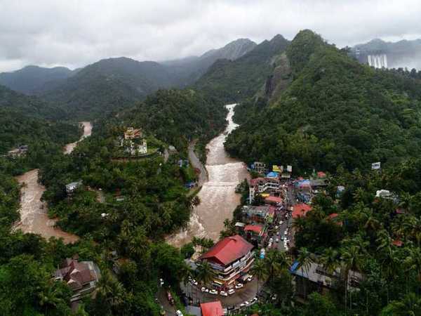  ശുചീകരണ പ്രവര്‍ത്തനങ്ങള്‍ 
