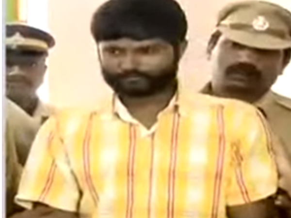 ആര്‍ഷ എതിര്‍ത്തു