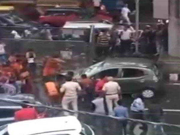 കാറ് തകര്‍ത്തത്