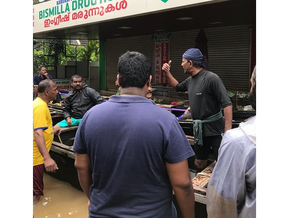 ഒരാള്‍ക്ക് മേല്‍ വെള്ളം