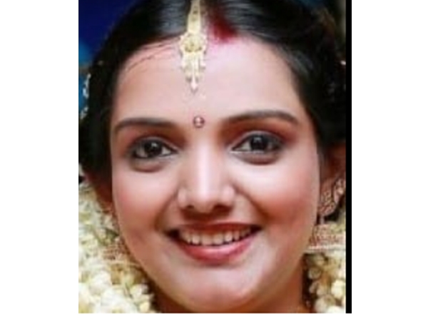 വിദ്യാര്‍ത്ഥിനി