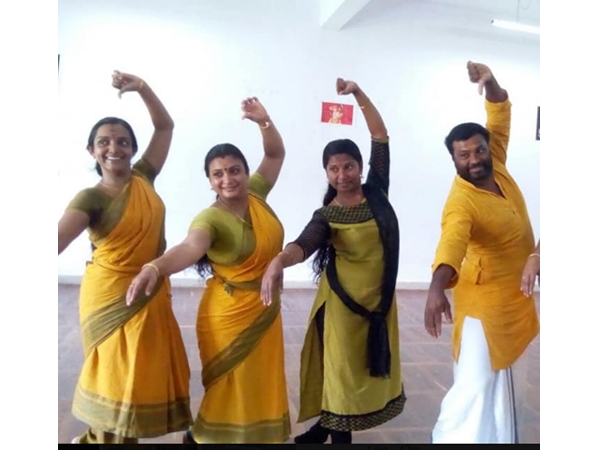 യാത്രാമൊഴി