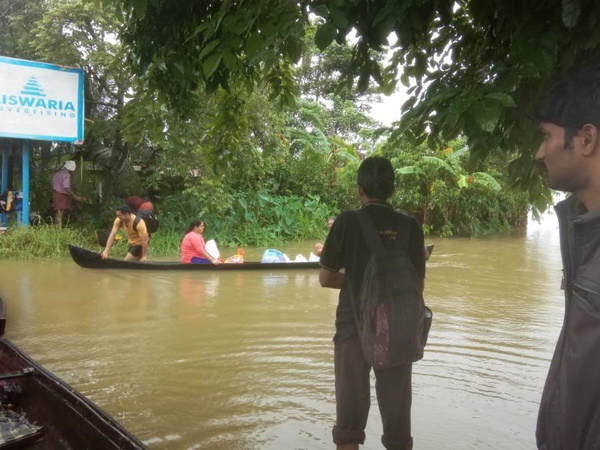 ഒറ്റപ്പെടലിലേക്ക് പറവൂർ
