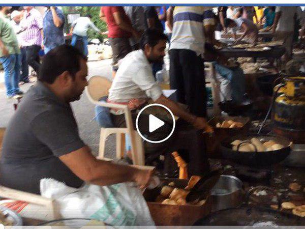 പൂരിയും അച്ചാറും