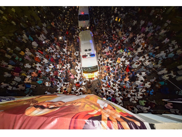 തിരക്ക് നിയന്ത്രണാതീതം