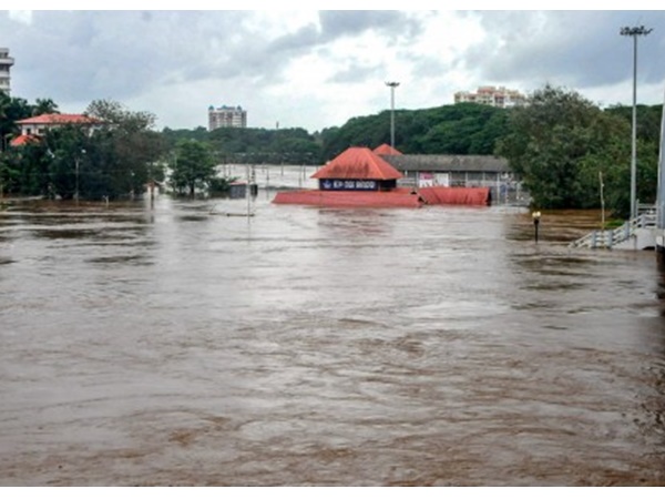 ദുരിതം വിതച്ച് മഴ