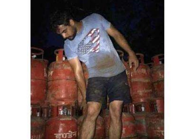 ക്യാമ്പുകളിൽ നിന്നും ക്യാമ്പുകളിലേക്ക്