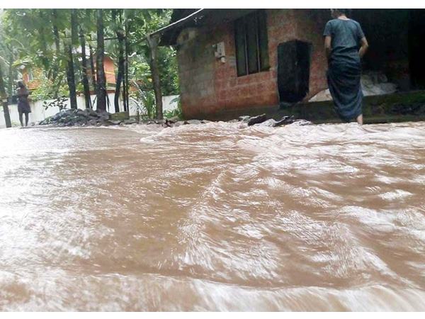 വീടുകള്‍ വെള്ളത്തിനടിയില്‍