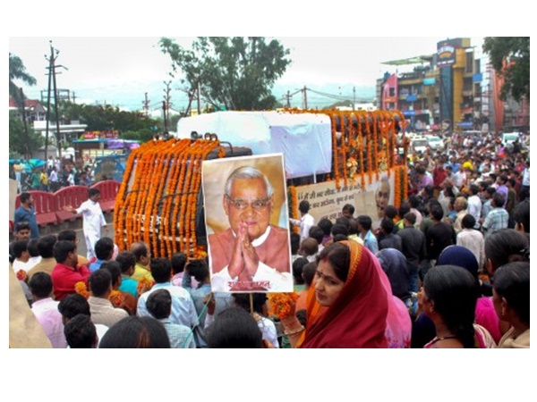 പ്രധാനമന്ത്രിയോട്