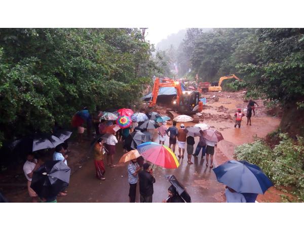 അരയും തലയും മുറുക്കി