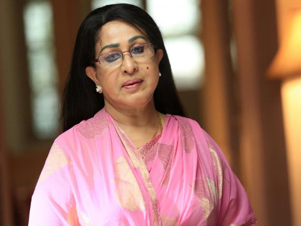 വിമർശനവുമായി നടി 