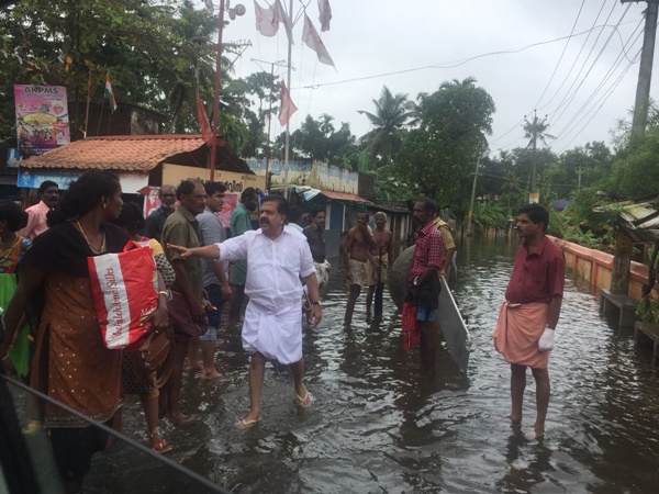 കരകയറുകയാണ് കേരളം