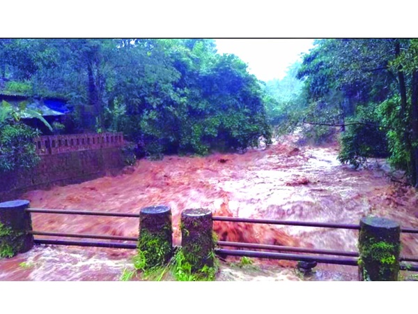 സര്‍ക്കാര്‍ സ്ഥാപനങ്ങള്‍ക്കും നാശം