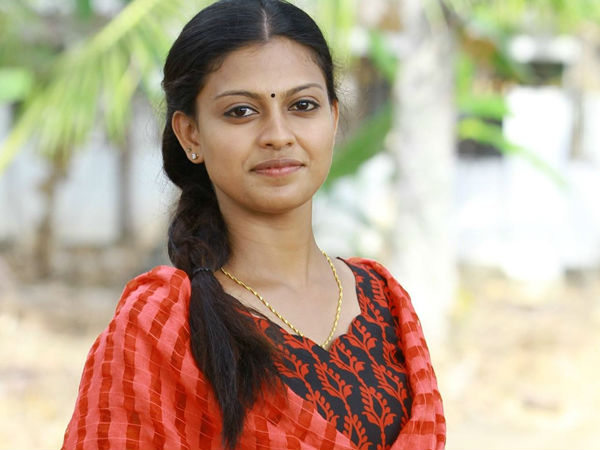 രാഷ്ട്രീയം നോക്കിയല്ല