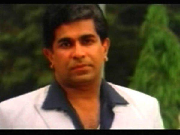 ആദ്യ ചിത്രം