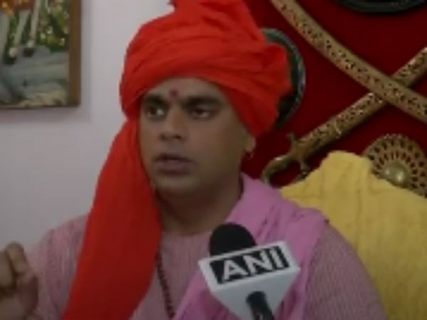 ചിത്രങ്ങള്‍ വേണം