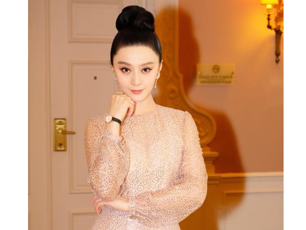 100 സെലിബ്രിറ്റികള് 100 സെലിബ്രിറ്റികള്