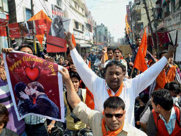 ഇരട്ടത്താപ്പാണ്