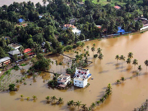 പഞ്ചായത്ത് ജീവനക്കാര്‍ 30 ലക്ഷം രൂപ നല്‍കും