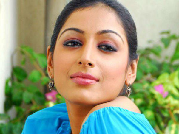  പിന്നാലെ നിരവധി പേര്‍