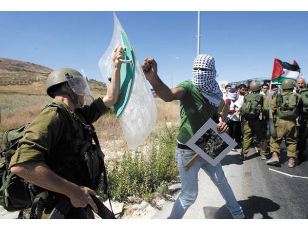 പ്രതിഷേധ പ്രകടനത്തിനു നേരെ വെടി പ്രതിഷേധ പ്രകടനത്തിനു നേരെ വെടി