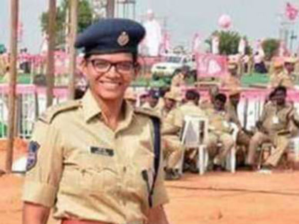 തന്നേക്കാള്‍ ഉയര്‍ന്ന ഉദ്യോഗസ്ഥയാണ്