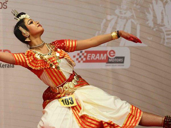 കലോത്സവം മാറ്റില്ല കലോത്സവം മാറ്റില്ല