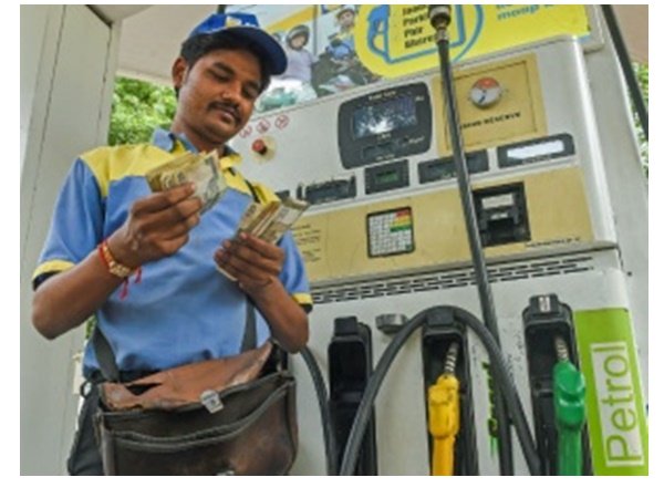 വില വര്ധനവിനെക്കുറിച്ച് മൗനം വില വര്ധനവിനെക്കുറിച്ച് മൗനം