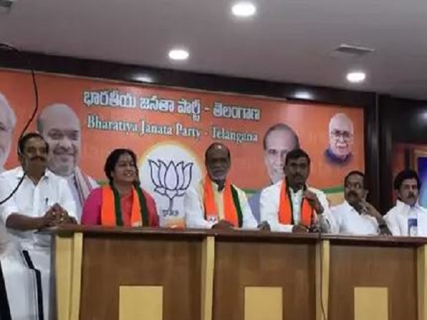 സാമൂഹൃസേവന രംഗത്ത്