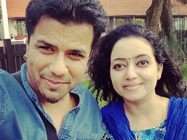 ലക്ഷ്മിയെ ചേർത്ത് പിടിച്ച് ലക്ഷ്മിയെ ചേർത്ത് പിടിച്ച്