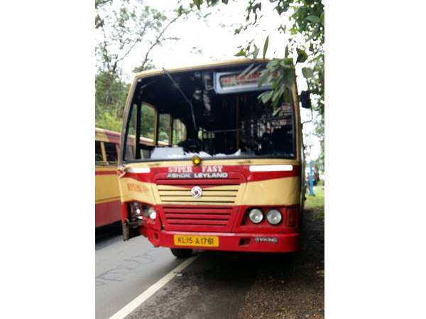  ട്രാഫിക് സിഗ്നല്‍ സിഗ്നല്‍ തകര്‍ന്നു