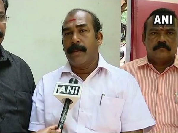 വനിതകള്‍ തമ്പടിക്കും