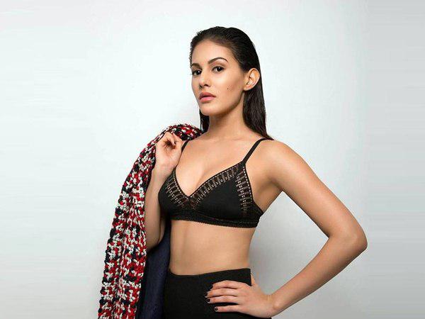  തള്ളിമാറ്റി