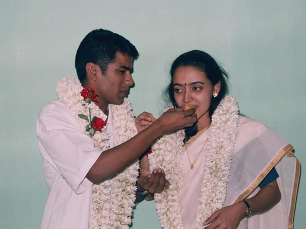 വീട്ടുകാരുടെ എതിര്‍പ്പിനെ മറികടന്ന്