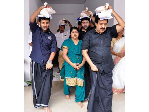 വേറേയും ചിത്രങ്ങളുണ്ട്