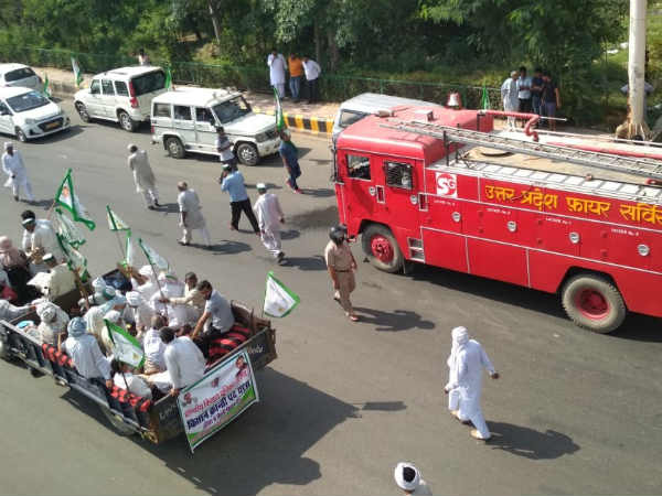ഗാസിയാബാദില്‍ ബാരിക്കേഡ്
