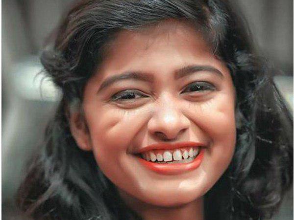 വിദ്യാര്‍ത്ഥിനി