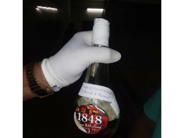 സയനൈഡ് കലർന്ന മദ്യം