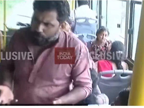  ബസ്സില്‍ വെച്ച്