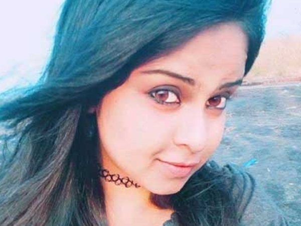 ശ്രീപാര്‍വ്വതിക്ക് നേരെ