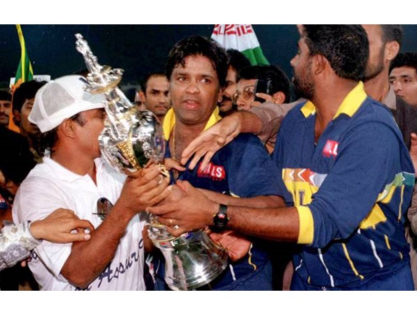 ശൂന്യമായ വഴി