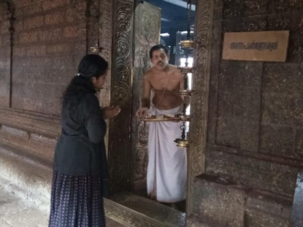  പാര്‍ട്ടിക്കാരി