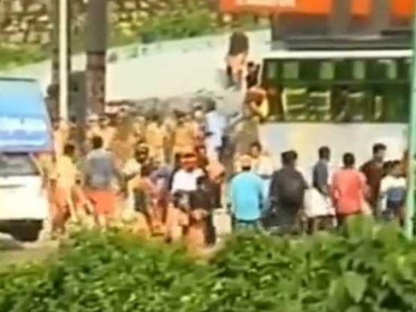  ചിതറിയോടി സമരക്കാര്‍