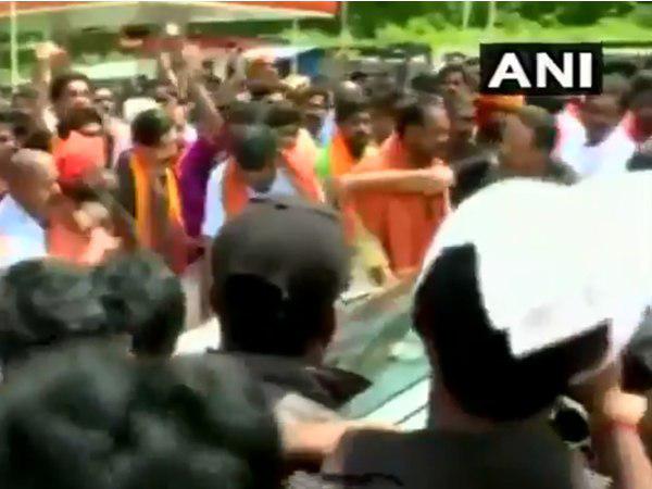 സ്ത്രീകൾ പ്രവേശിച്ചില്ല