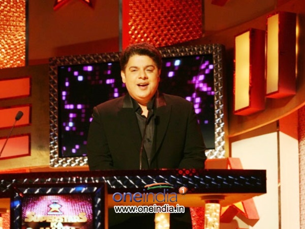 ജനനേന്ദ്രിയത്തില്‍ തൊടാന്‍ ആവശ്യപ്പെട്ടു