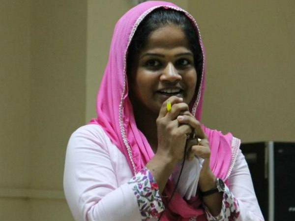  നോക്കി നില്‍ക്കില്ല