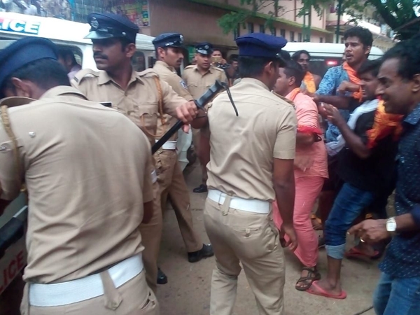 ഉന്നത ഉദ്യോഗസ്ഥരെത്തി