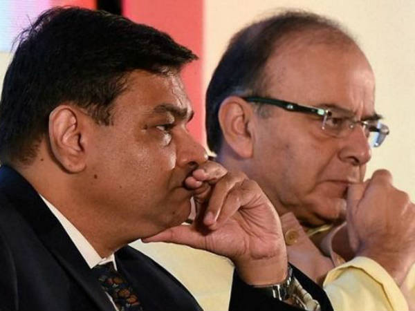  വിപണിയില്‍ തകര്‍ച്ച, രൂപ ഇടിഞ്ഞു