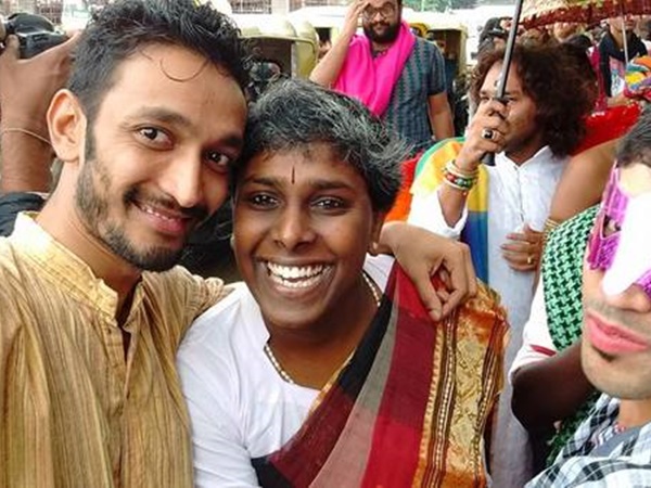 അമ്മയുടെ വസ്ത്രങ്ങള്‍