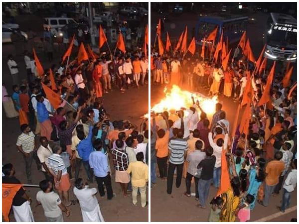 സംഘം ചേർന്ന് പ്രതിഷേധം 